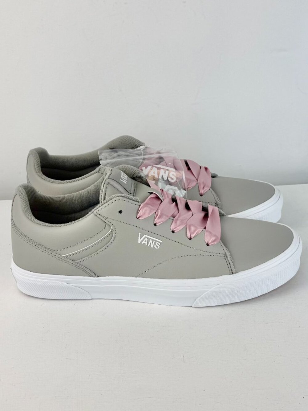 Women's 10 - VANS Seldan Platform Gray Sneaker with Lace Up Closure